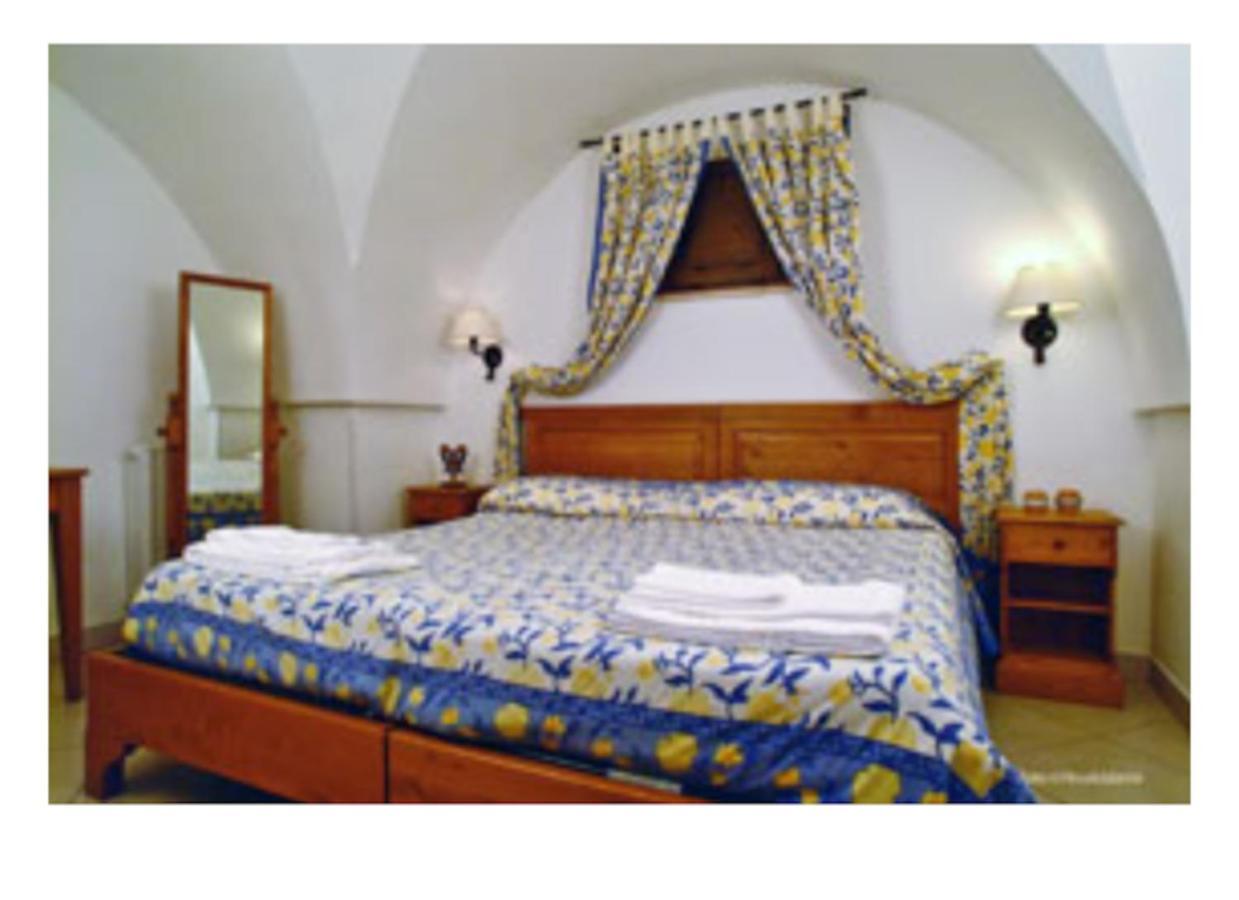 Room In Bb - Stunning Quadruple Room In Ancient Masseria Near The Sea In A Quiet Olive Trees 奥斯图尼 外观 照片